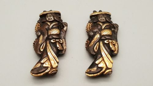 excellent pair of japanese edo 18thc bronze menuki of ladies in kimonos - CATEGORY: ANTIQUE METAL - DATED 18TH CENTURY