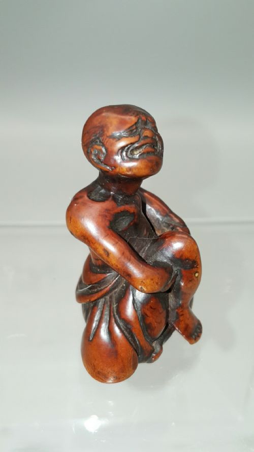 RARE EDO JAPANESE BOXWOOD NETSUKE OF A MOXIBUSTION PRACTITIONER - ADDITIONAL PHOTO 1