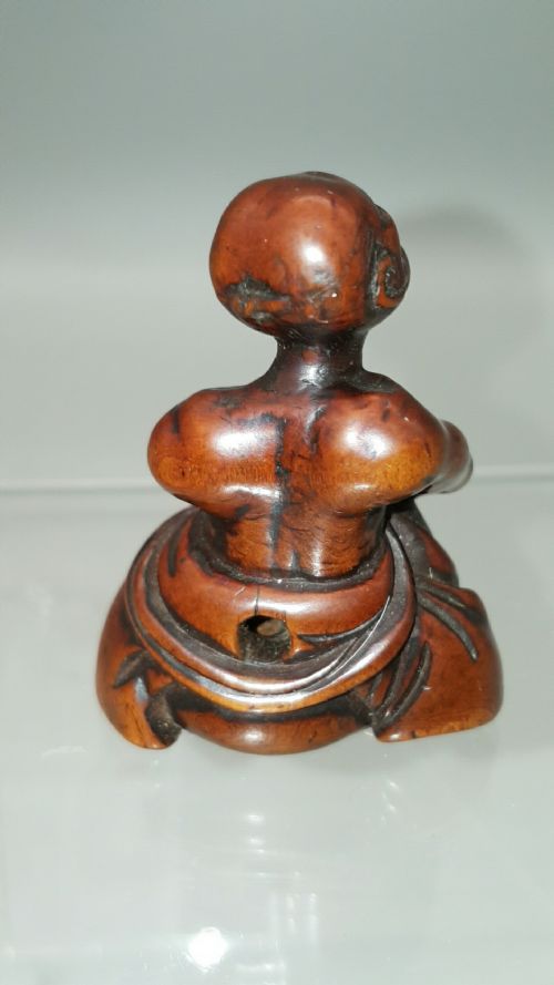RARE EDO JAPANESE BOXWOOD NETSUKE OF A MOXIBUSTION PRACTITIONER - ADDITIONAL PHOTO 2