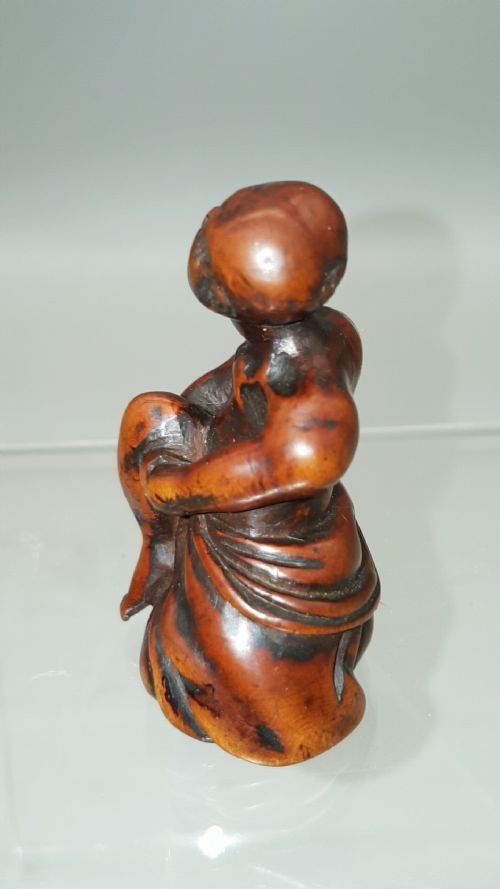 RARE EDO JAPANESE BOXWOOD NETSUKE OF A MOXIBUSTION PRACTITIONER - ADDITIONAL PHOTO 3