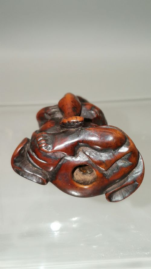 RARE EDO JAPANESE BOXWOOD NETSUKE OF A MOXIBUSTION PRACTITIONER - ADDITIONAL PHOTO 5