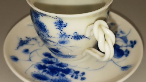 EXQUISITE JAPANESE MEIJI 19THC ARITA BLUE WHITE CUP AND SAUCER - ADDITIONAL PHOTO 3