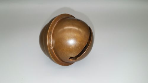 SUPERB JAPANESE MEIJI EARLY 20THC BRONZE OF A JAPANESE CHIN DOG PLAYING WITH A BALL - ADDITIONAL PHOTO 6