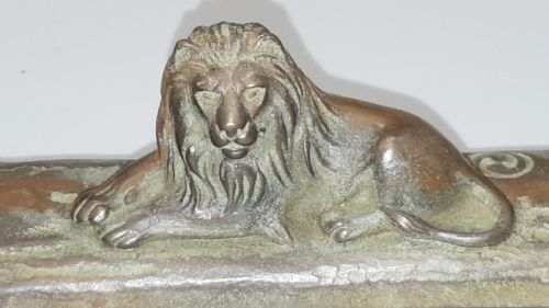JAPANESE SHOWA BRONZE PAPERWEIGHT DEPICTING A LION BY JUNMIN YAMAMOTO - ADDITIONAL PHOTO 1