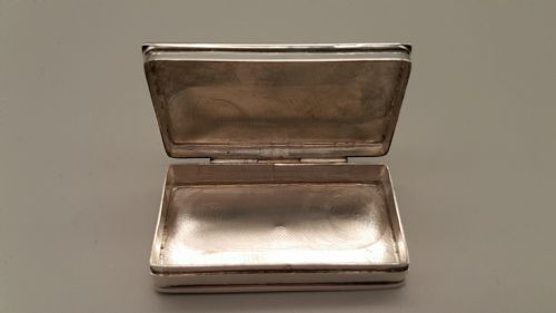 LOVELY VINTAGE STERLING SILVER SNUFF BOX WITH FINE ENAMELLED PAINTING OF A RACEHORSE AND JOCKEY - ADDITIONAL PHOTO 2