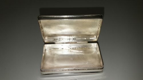 LOVELY VINTAGE STERLING SILVER SNUFF BOX WITH FINE ENAMELLED PAINTING OF A RACEHORSE AND JOCKEY - ADDITIONAL PHOTO 3