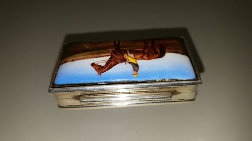 LOVELY VINTAGE STERLING SILVER SNUFF BOX WITH FINE ENAMELLED PAINTING OF A RACEHORSE AND JOCKEY - ADDITIONAL PHOTO 4