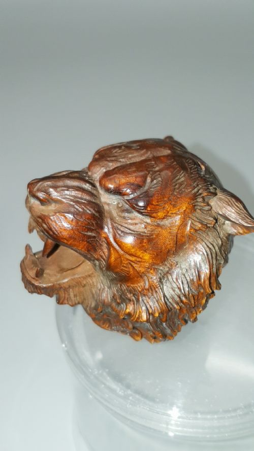 EXCELLENT JAPANESE MEIJI OKIMONO TREEN CARVING OF A LIONS HEAD - ADDITIONAL PHOTO 2