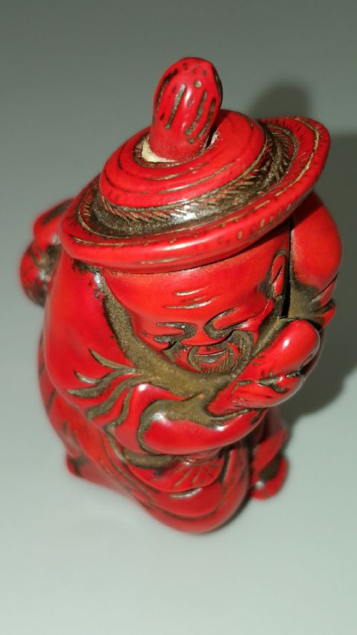 RARE 19THC CHINESE RED CORAL CARVING OF A FISHMAN HOLDING A FISH - ADDITIONAL PHOTO 4