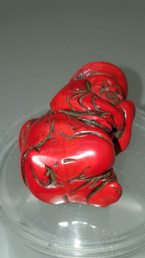 RARE 19THC CHINESE RED CORAL CARVING OF A FISHMAN HOLDING A FISH - ADDITIONAL PHOTO 5