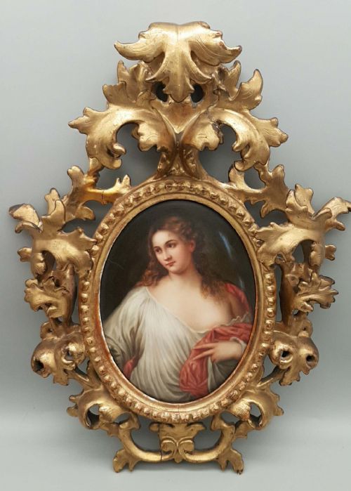 beautiful 19th century porcelain plaque depicting a classically draped maiden in a gilt wood frame - CATEGORY: ANTIQUE CERAMICS - DATED 19TH CENTURY