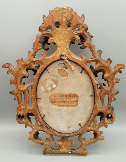 BEAUTIFUL 19TH CENTURY PORCELAIN PLAQUE DEPICTING A CLASSICALLY DRAPED MAIDEN IN A GILT WOOD FRAME - ADDITIONAL PHOTO 3
