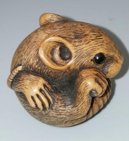 CHARMING JAPANESE MEIJI LATE 19THC BOXWOOD NETSUKE OF A COILED RAT SIGNED MASANAO - ADDITIONAL PHOTO 2
