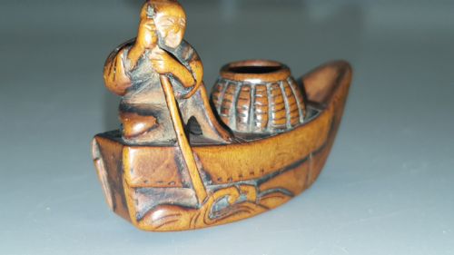 UNUSUAL JAPANESE EDO BOXWOOD NETSUKE OF A FISHMAN'S BOAT - ADDITIONAL PHOTO 4