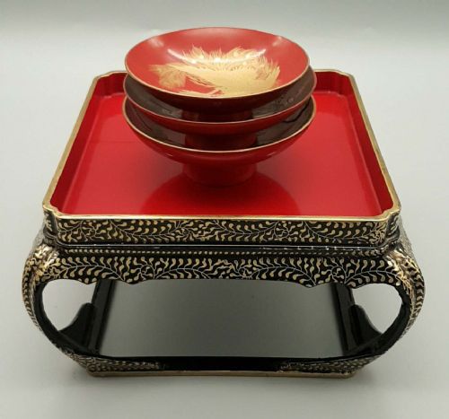 set of three japanese taisho 1920s lacquer sake cups and stand - CATEGORY: ANTIQUE MISCELLANEOUS - DATED 1920