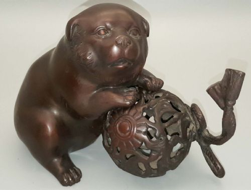 charming japanese meiji 19thc bronze of puppy ball signed hozan - CATEGORY: ANTIQUE METAL - DATED 19TH CENTURY