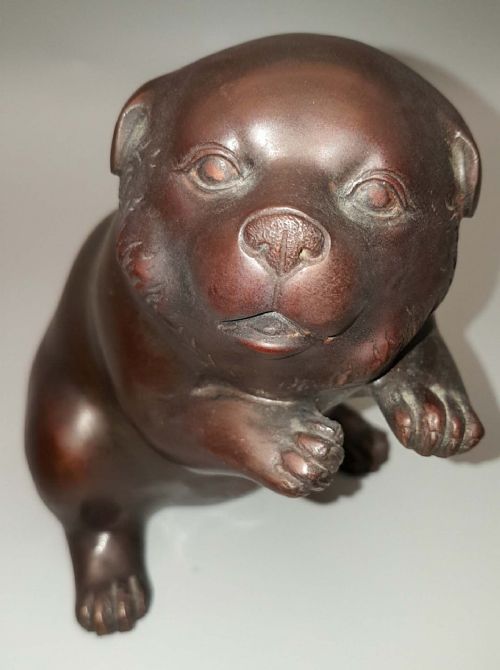 CHARMING JAPANESE MEIJI 19THC BRONZE OF PUPPY BALL SIGNED HOZAN - ADDITIONAL PHOTO 4