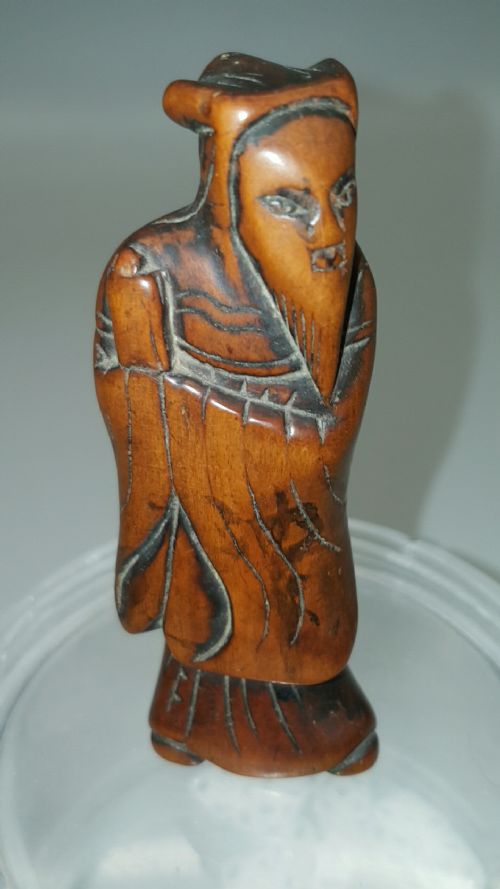 lovely old japanese edo 18thc boxwood netsuke of a court official - CATEGORY: ANTIQUE SCULPTURES - DATED 19TH CENTURY