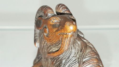 LOVELY JAPANESE EDO 19THC BOXWOOD NETSUKE OF A GOAT - ADDITIONAL PHOTO 4
