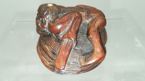 JAPANESE MEIJI 19THC BOXWOOD NETSUKE OF A KAPPA YOKAI ON A CLAM SIGNED - ADDITIONAL PHOTO 1
