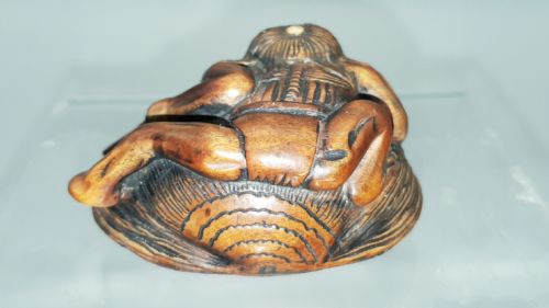 JAPANESE MEIJI 19THC BOXWOOD NETSUKE OF A KAPPA YOKAI ON A CLAM SIGNED - ADDITIONAL PHOTO 2