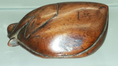 NICE JAPANESE EDO MID19THC BOXWOOD NETSUKE OF A PEACH - ADDITIONAL PHOTO 1