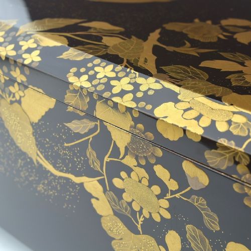 ATTRACTIVE JAPANESE MEIJI 19THC BLACK LACQUER TEA CEREMONY BOX CHABAKO WITH GOLD FLOWER DECORATION - ADDITIONAL PHOTO 4