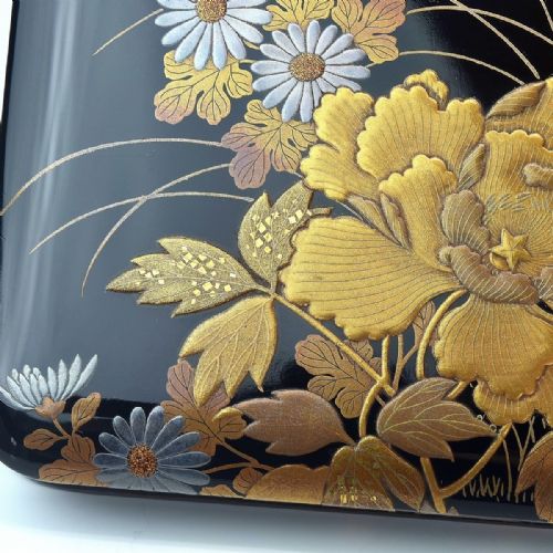 LOVELY JAPANESE MEIJI EARLY 20THC LACQUER BOX WITH FLOWER MAKIE DECORATION - ADDITIONAL PHOTO 6