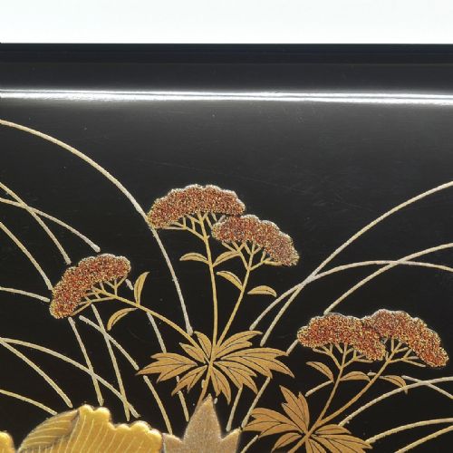 LOVELY JAPANESE MEIJI EARLY 20THC LACQUER BOX WITH FLOWER MAKIE DECORATION - ADDITIONAL PHOTO 7