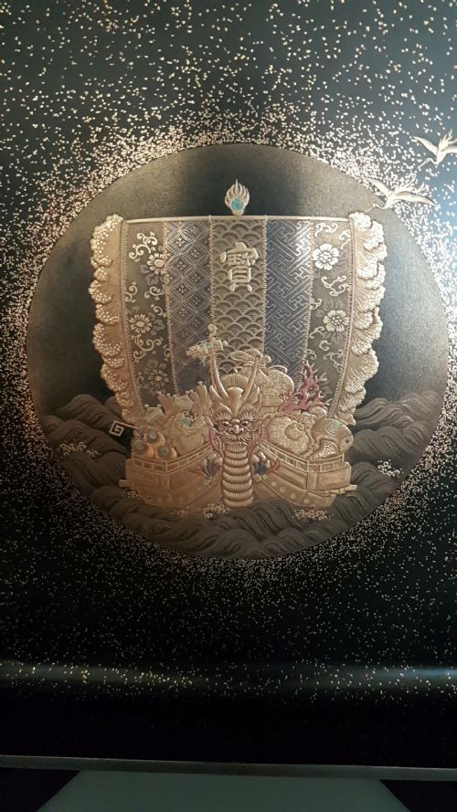 MAGNIFICENT JAPANESE MEIJI LATE 19THC LACQUER TEA TRAY SHIHOBON WITH DRAGON TREASURE BOAT DECORATION - ADDITIONAL PHOTO 1