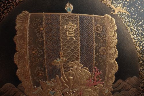 MAGNIFICENT JAPANESE MEIJI LATE 19THC LACQUER TEA TRAY SHIHOBON WITH DRAGON TREASURE BOAT DECORATION - ADDITIONAL PHOTO 3