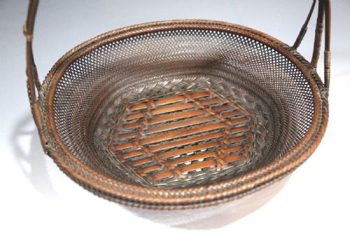 LARGE ANTIQUE EARLY 20THC JAPANESE BAMBOO FRUIT BASKET MORIKAGO WITH COPPER INSERT - ADDITIONAL PHOTO 8
