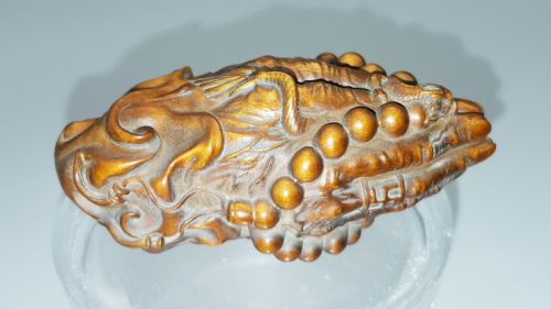 STRIKING CHINESE 19THC BOXWOOD CARVING TREEN OF PRAYING HANDS HOLDING A ROSARY - ADDITIONAL PHOTO 1