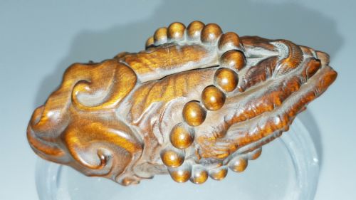 STRIKING CHINESE 19THC BOXWOOD CARVING TREEN OF PRAYING HANDS HOLDING A ROSARY - ADDITIONAL PHOTO 3