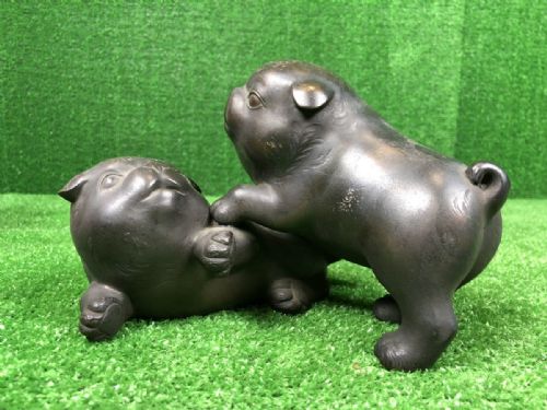 SUPERB JAPANESE MEIJITAISHO BRONZE OF TWO PUPPIES PLAYING SIGNED TOKUTANI - ADDITIONAL PHOTO 2