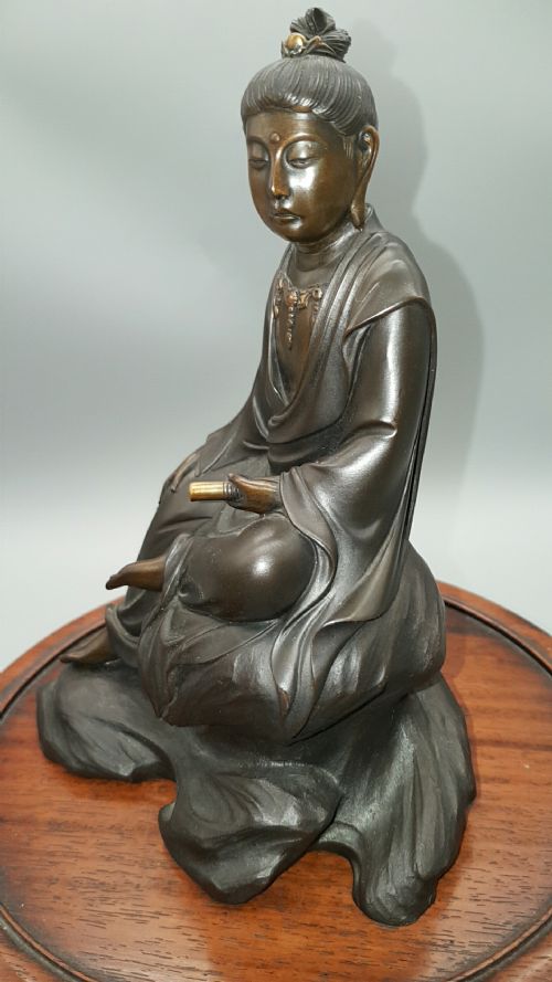 SUPERB JAPANESE MEIJITAISHO EARLY 20THC BRONZE OF A SEATED HOLY KANNON BY KOUN TAKAMURA - ADDITIONAL PHOTO 1