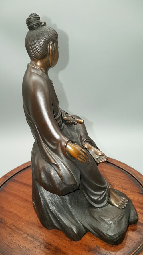 SUPERB JAPANESE MEIJITAISHO EARLY 20THC BRONZE OF A SEATED HOLY KANNON BY KOUN TAKAMURA - ADDITIONAL PHOTO 4