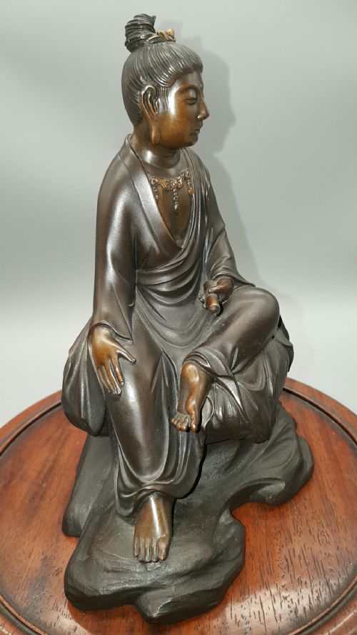 SUPERB JAPANESE MEIJITAISHO EARLY 20THC BRONZE OF A SEATED HOLY KANNON BY KOUN TAKAMURA - ADDITIONAL PHOTO 5