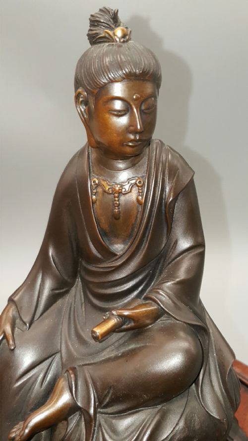 SUPERB JAPANESE MEIJITAISHO EARLY 20THC BRONZE OF A SEATED HOLY KANNON BY KOUN TAKAMURA - ADDITIONAL PHOTO 6