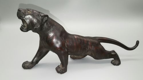 superb japanese meiji late 19thc bronze tiger by omori mitsumoto omori kogen - CATEGORY: ANTIQUE SCULPTURES - DATED 19TH CENTURY