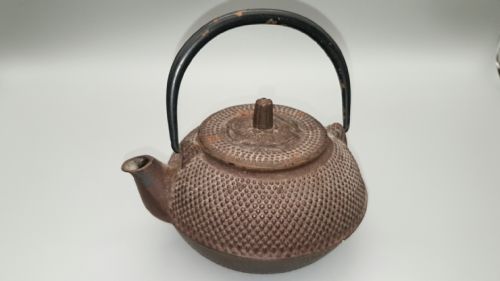japanese vintage 1940s cast iron teapot tetsubin - CATEGORY: ANTIQUE METAL - DATED 1940