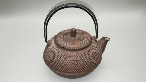 JAPANESE VINTAGE 1940S CAST IRON TEAPOT TETSUBIN - ADDITIONAL PHOTO 1