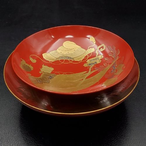 STRIKING PAIR OF LARGE JAPANESE MEIJITAISHO EARLY 20THC LACQUER SAKE CUPS SAKAZUKI - ADDITIONAL PHOTO 2