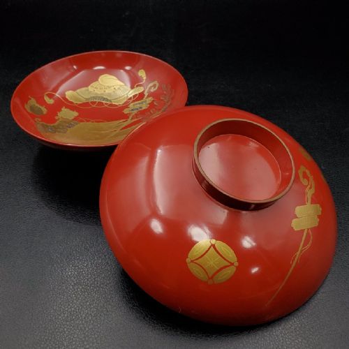STRIKING PAIR OF LARGE JAPANESE MEIJITAISHO EARLY 20THC LACQUER SAKE CUPS SAKAZUKI - ADDITIONAL PHOTO 3