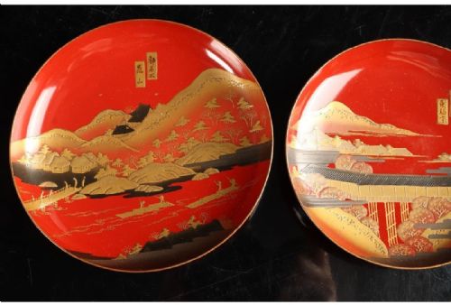UNUSUAL SET OF THREE MEIJITAISHO EARLY 20THC LACQUERED SAKE CUPS SAKAZUKI AND TABLE KAGETSUDAI - ADDITIONAL PHOTO 2