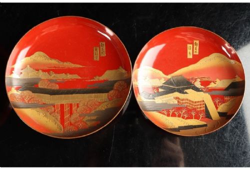 UNUSUAL SET OF THREE MEIJITAISHO EARLY 20THC LACQUERED SAKE CUPS SAKAZUKI AND TABLE KAGETSUDAI - ADDITIONAL PHOTO 3