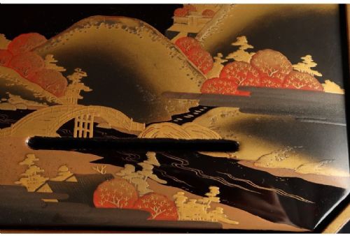UNUSUAL SET OF THREE MEIJITAISHO EARLY 20THC LACQUERED SAKE CUPS SAKAZUKI AND TABLE KAGETSUDAI - ADDITIONAL PHOTO 4