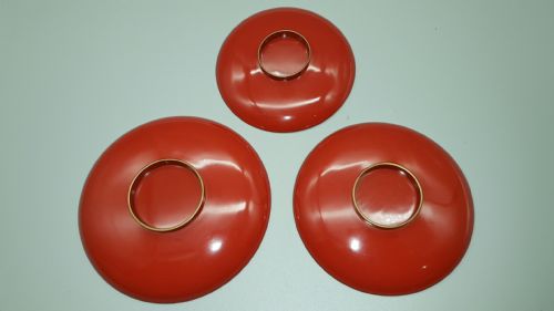 ATTRACTIVE SET OF THREE MEIJITAISHO EARLY 20THC LACQUERED SAKE CUPS SAKAZUKI - ADDITIONAL PHOTO 1