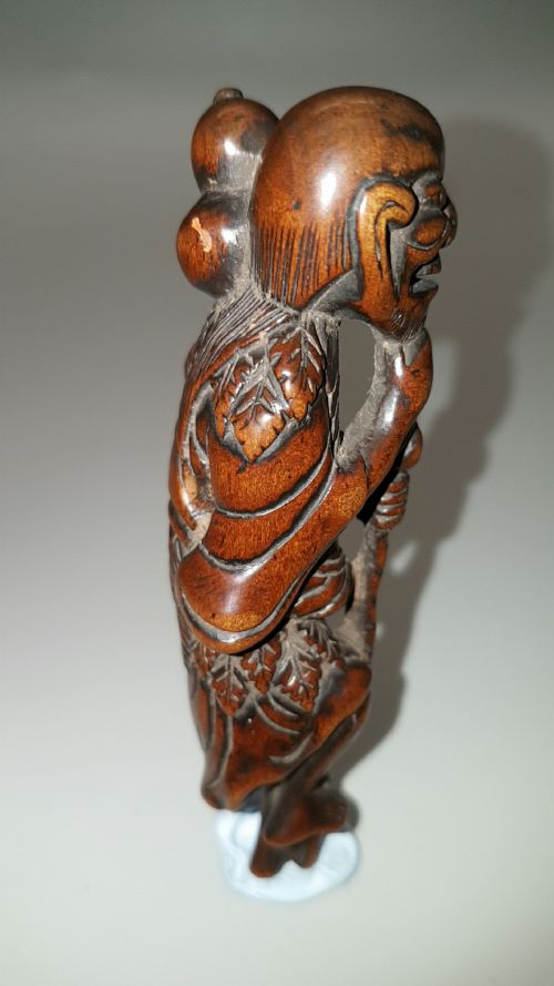 SUPERB JAPANESE EDO 18THC BOXWOOD SASHI NETSUKE OF A CHOKWARO SENNIN WITH GOURD STAFF - ADDITIONAL PHOTO 2