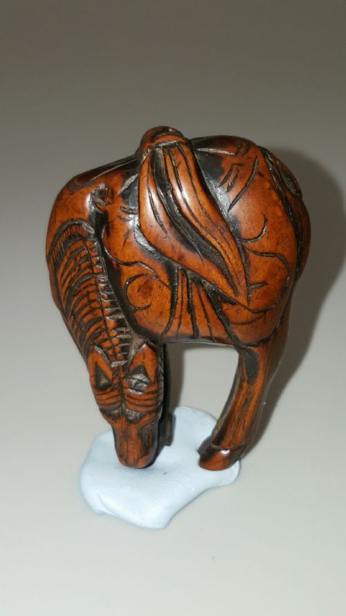 japanese edo 18thc or early 19thc boxwood netsuke of a grazing horse - CATEGORY: ANTIQUE SCULPTURES - DATED 18TH CENTURY